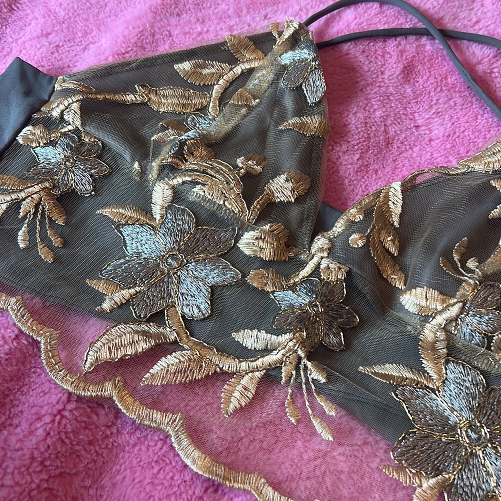 Lucy in the Sky Gray and Gold Floral Crop Top - Picture 3 of 9